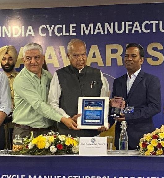 गायकवाड यांना “उत्कृष्ट सायकल सेवा पुरस्कार- २०२४”