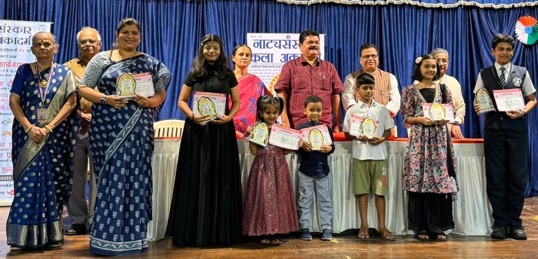 दिवाकर स्मृती नाट्यछटेत तेजल महाजन प्रथम