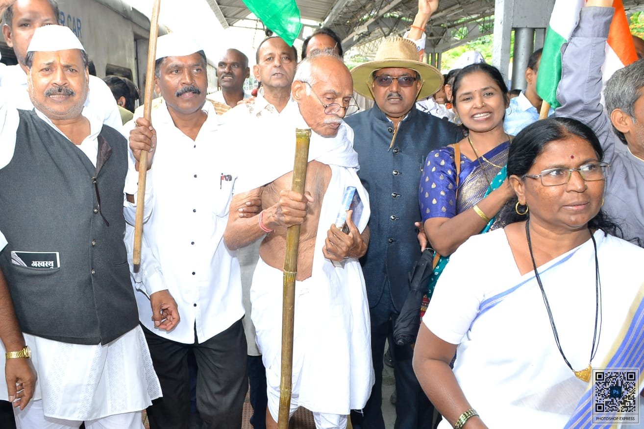 चिंचवड रेल्वेस्थानकावरअवतरले गांधीजी !