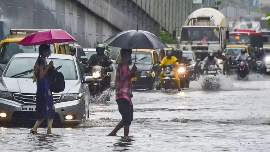 traffic in rain in pcmc