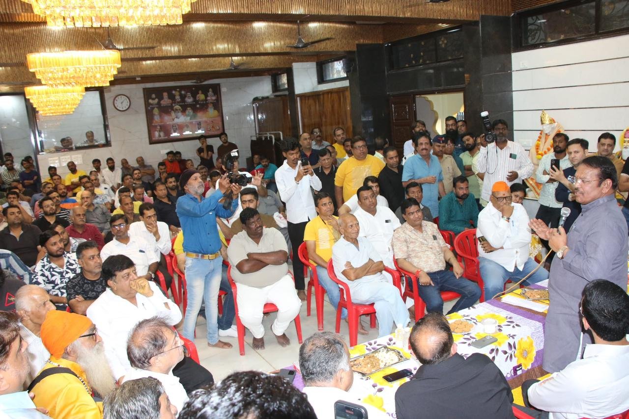 कॅम्पातील समस्या व्यापाऱ्यांना विश्वासात घेऊन सोडवा