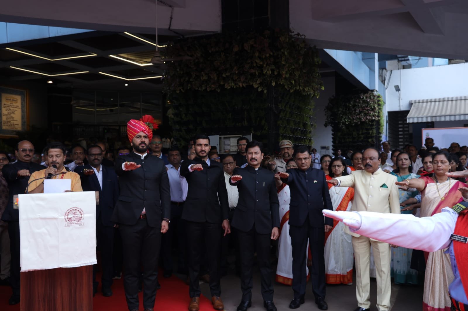 शेकडो कर्मचाऱ्यांचा तंबाखू व्यसनमुक्तीचा निर्धार!