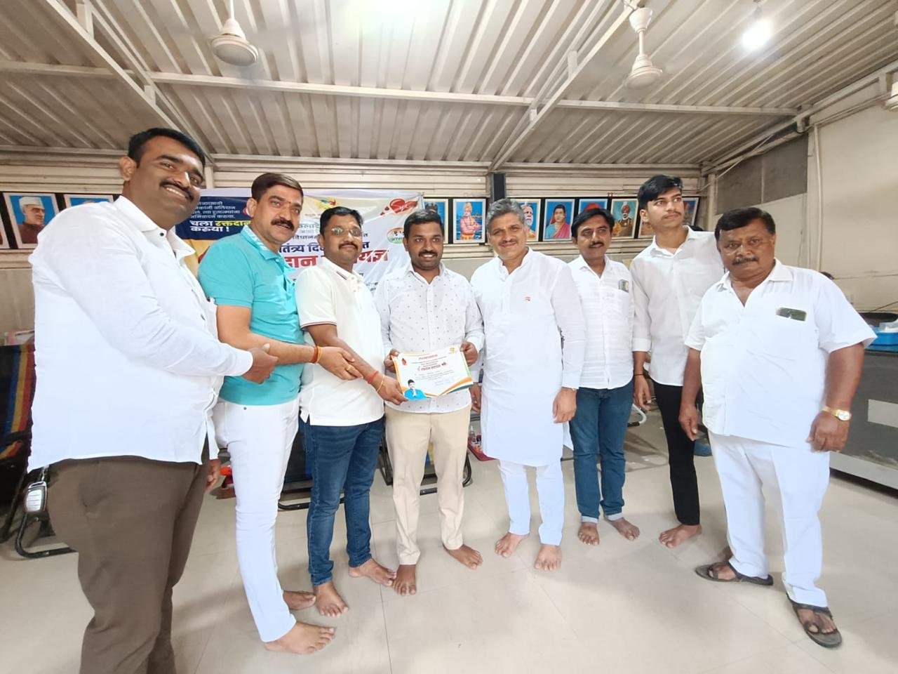 रक्तदानातून स्वातंत्र्यवीरांना अभिवादन