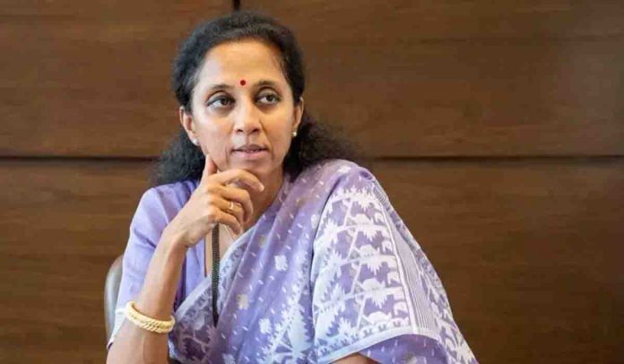 धनंजय मुंडे यांचा राजीनामा घ्या