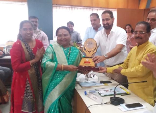 अनुराधा गोरखे यांचा सन्मान