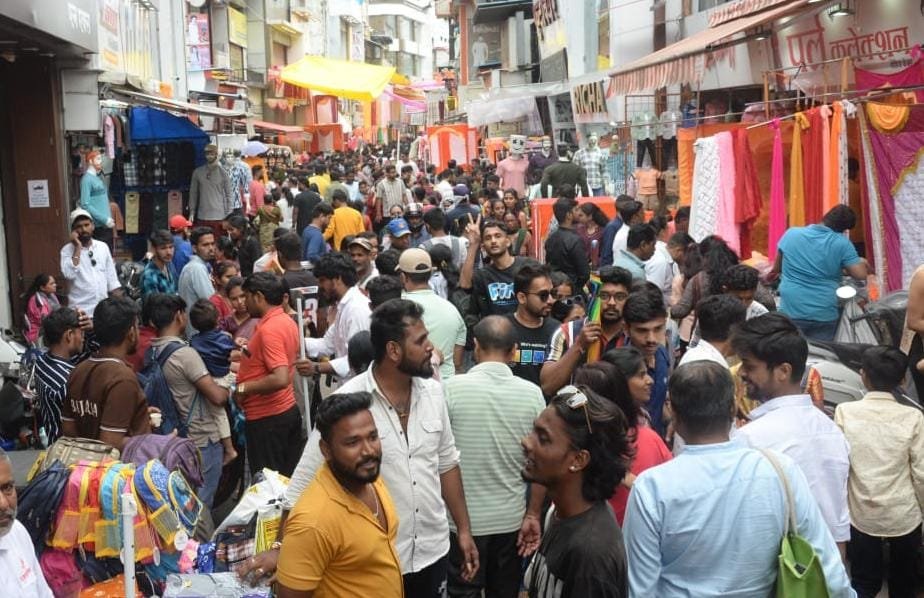 पिंपरीत गणेशोत्सवाच्या तयारीची धामधूम