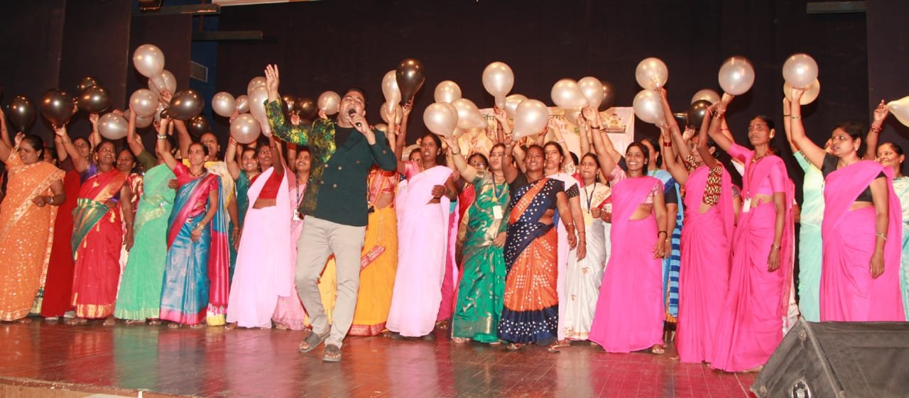 ‘स्वच्छतेची पैठणी’चा मान मंगल जाधव यांना