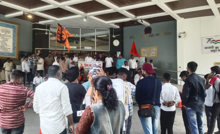 महाविकास आघाडी व सामाजिक संघटनांच्या वतीने ‘भीक मांगो’ आंदोलन