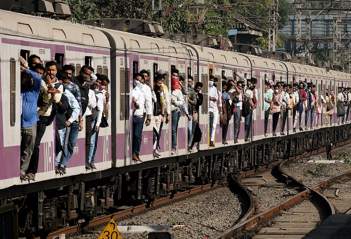 लोकलमध्ये आता ज्येष्ठांसाठी डबा