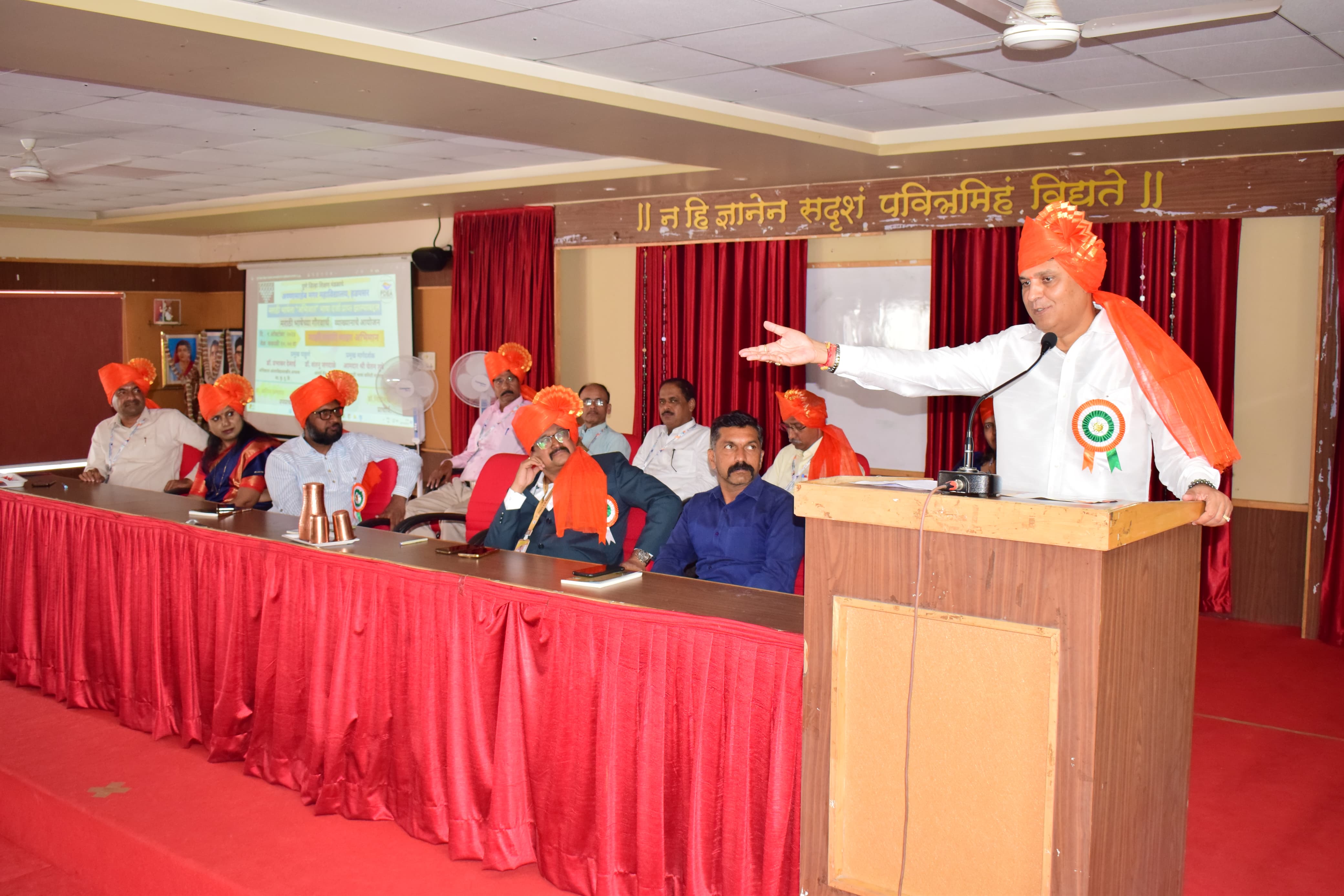 मराठीतील बोली हे मराठीचे वैभव