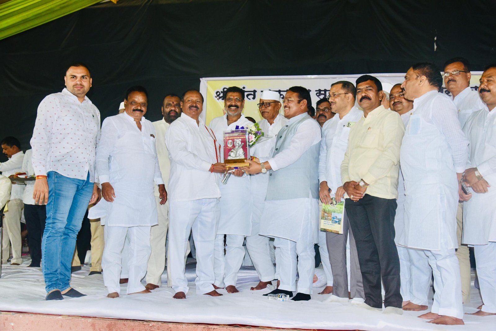 मोहनदादा भूमकर सर्वाधिक ऊस पुरवठादार