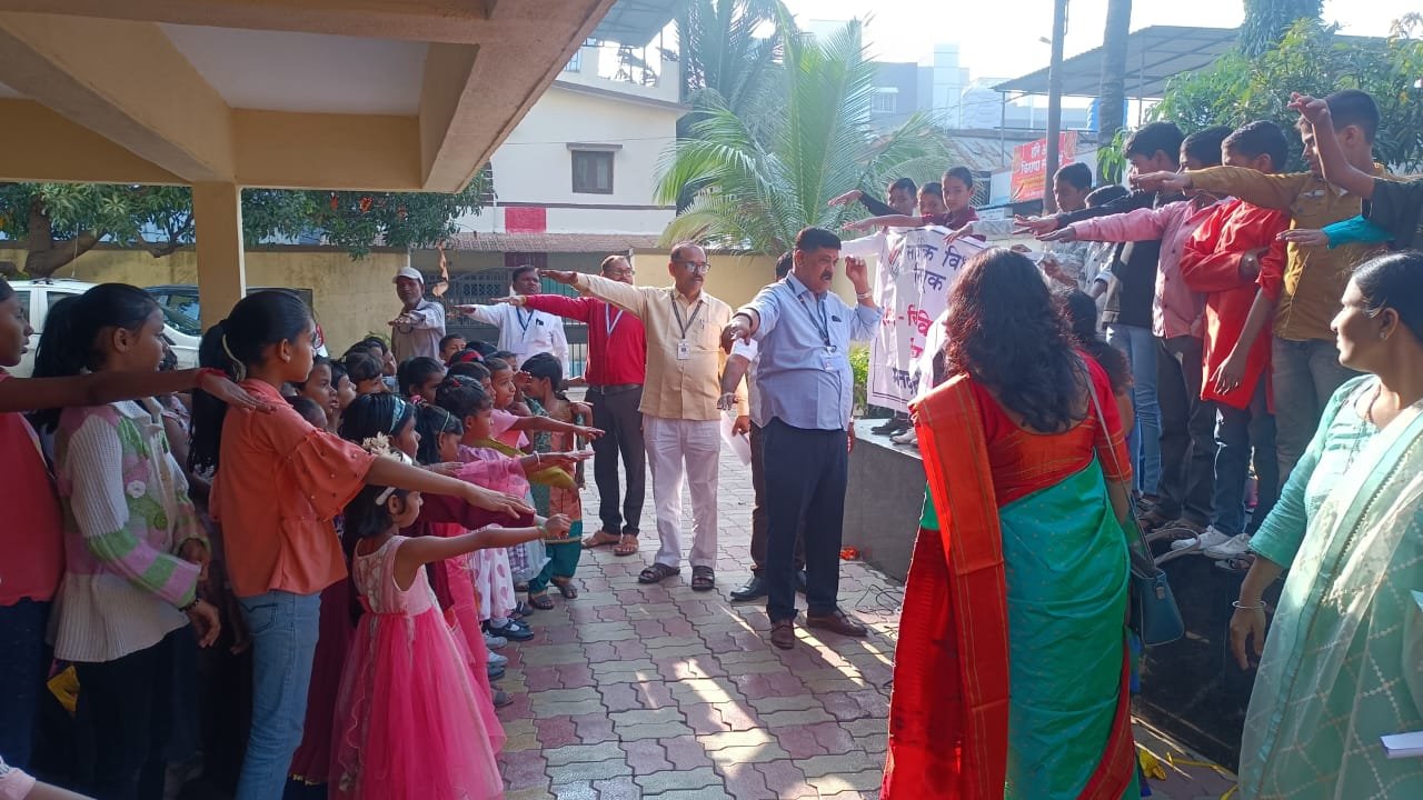 लोकशाहीच्या उत्सवात सहभागी होऊन देशाच्या विकासात योगदान द्यावे