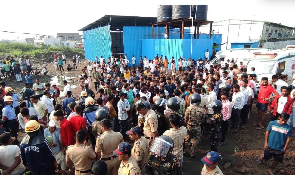 भोसरीतील सद्गुरु नगर येथे पाण्याची टाकी कोसळून 4 जणांचा मृत्यू