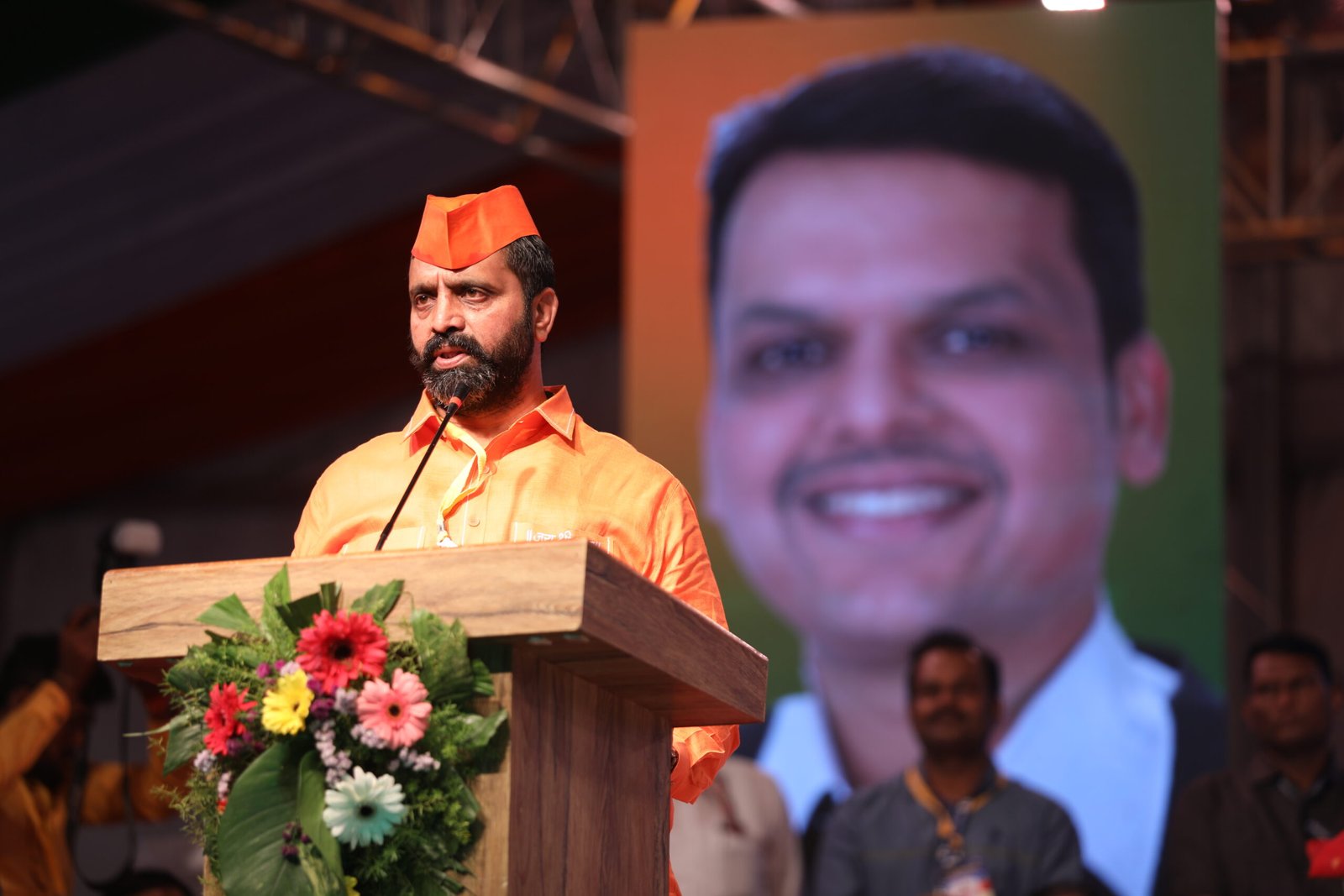 जनतेच्या प्रश्नांसाठी सत्तेलाही भिडणारा नेता