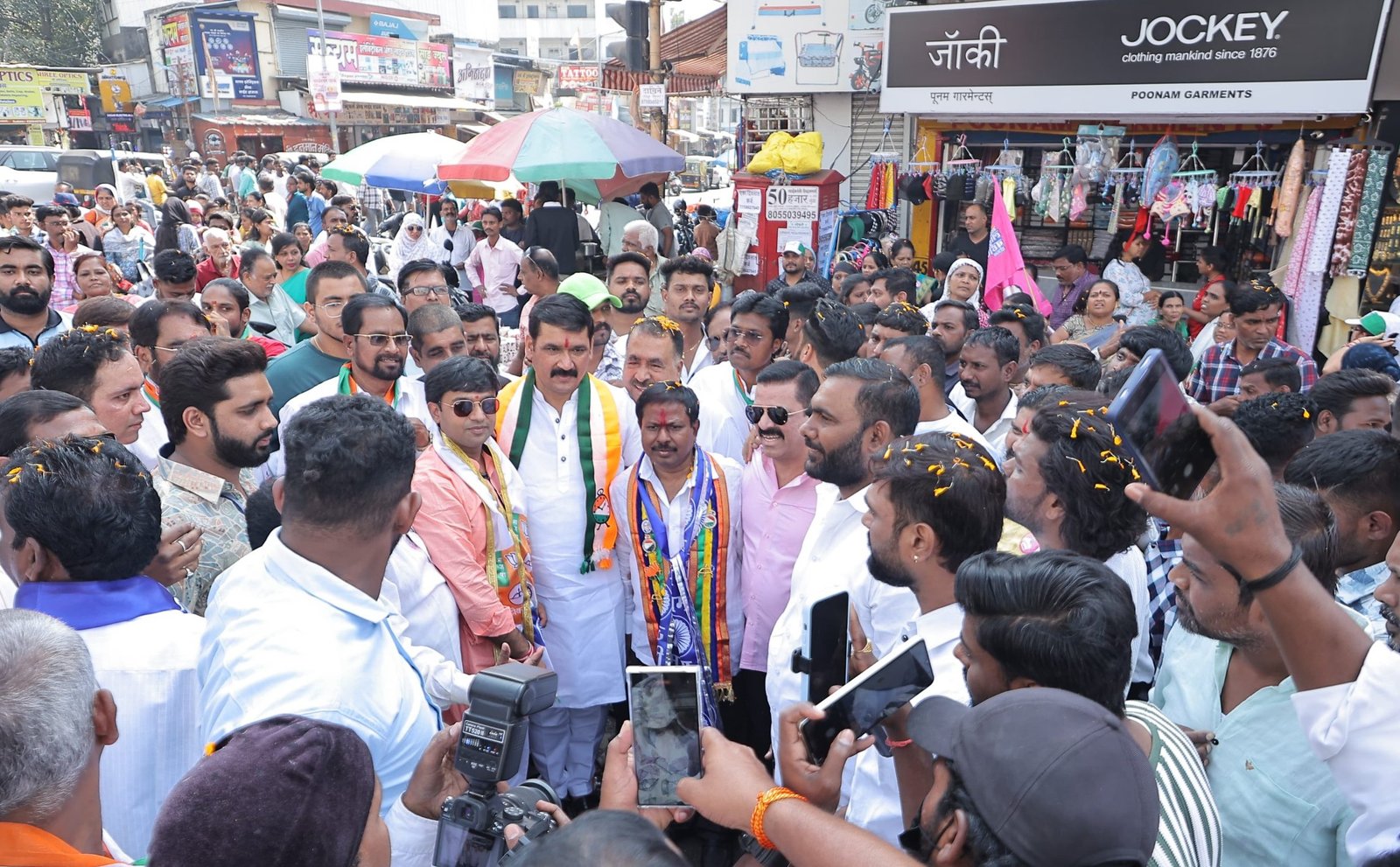 पिंपरी कॅम्प मधील व्यापारी अण्णांच्या पाठीशी