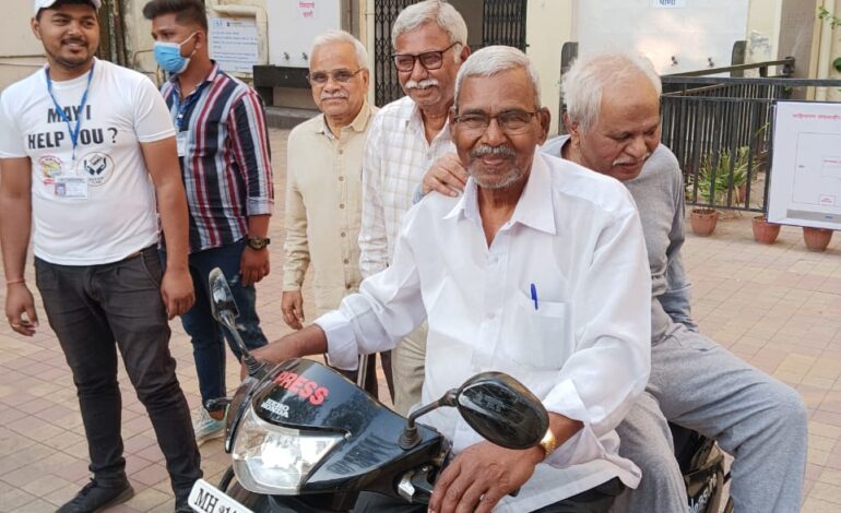 ४२ वर्षांचा स्नेह; ज्येष्ठ पत्रकारांनी बजावले कर्तव्य