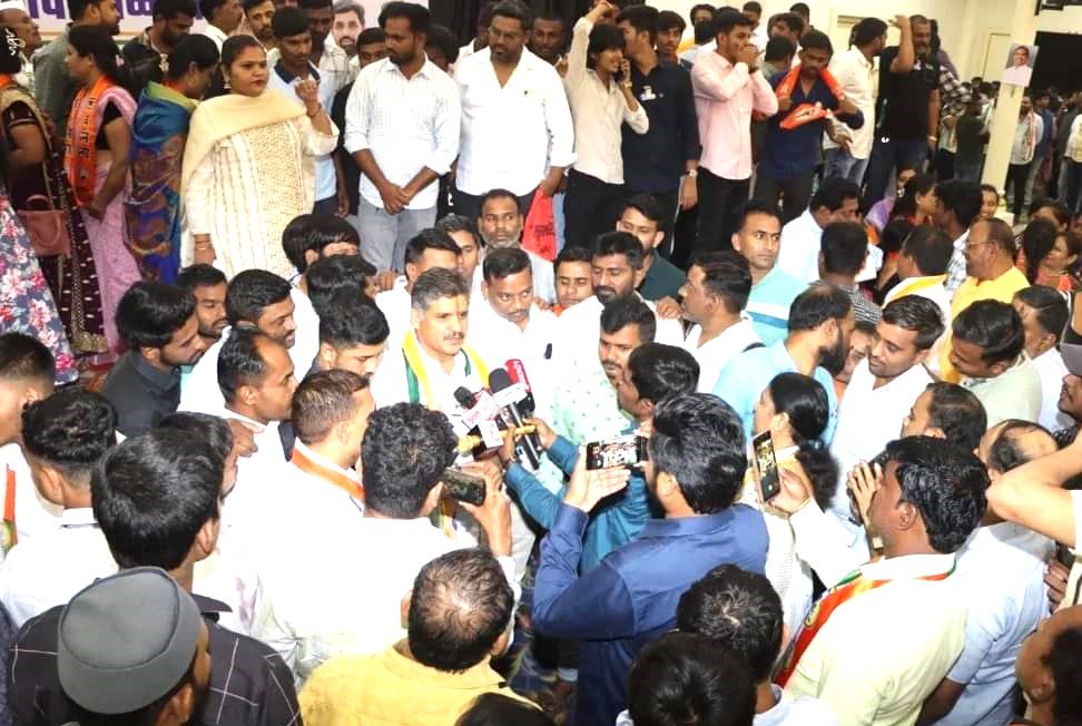 ब्लु लाईन आणि प्राधिकरणातील लाखो अनधिकृत घरांचा प्रश्न सोडवणारच : राहुल कलाटे