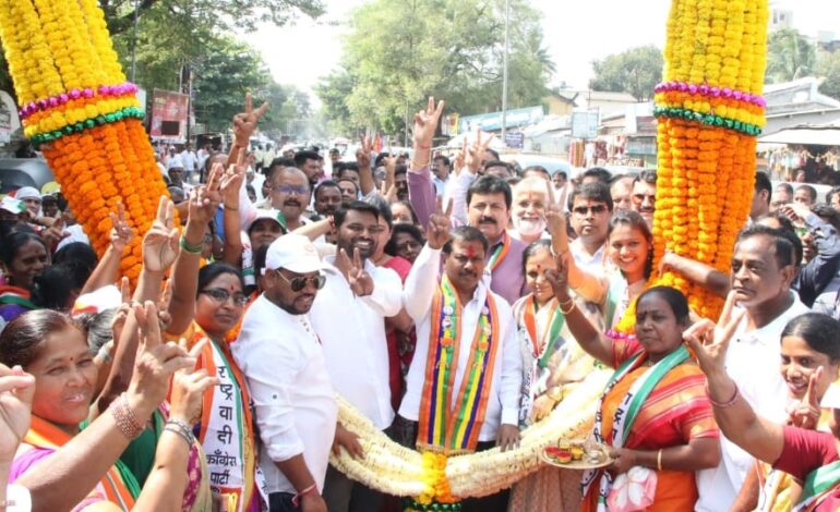 आमदार अण्णा बनसोडे यांच्या जाहीरनाम्याचे प्रकाशन