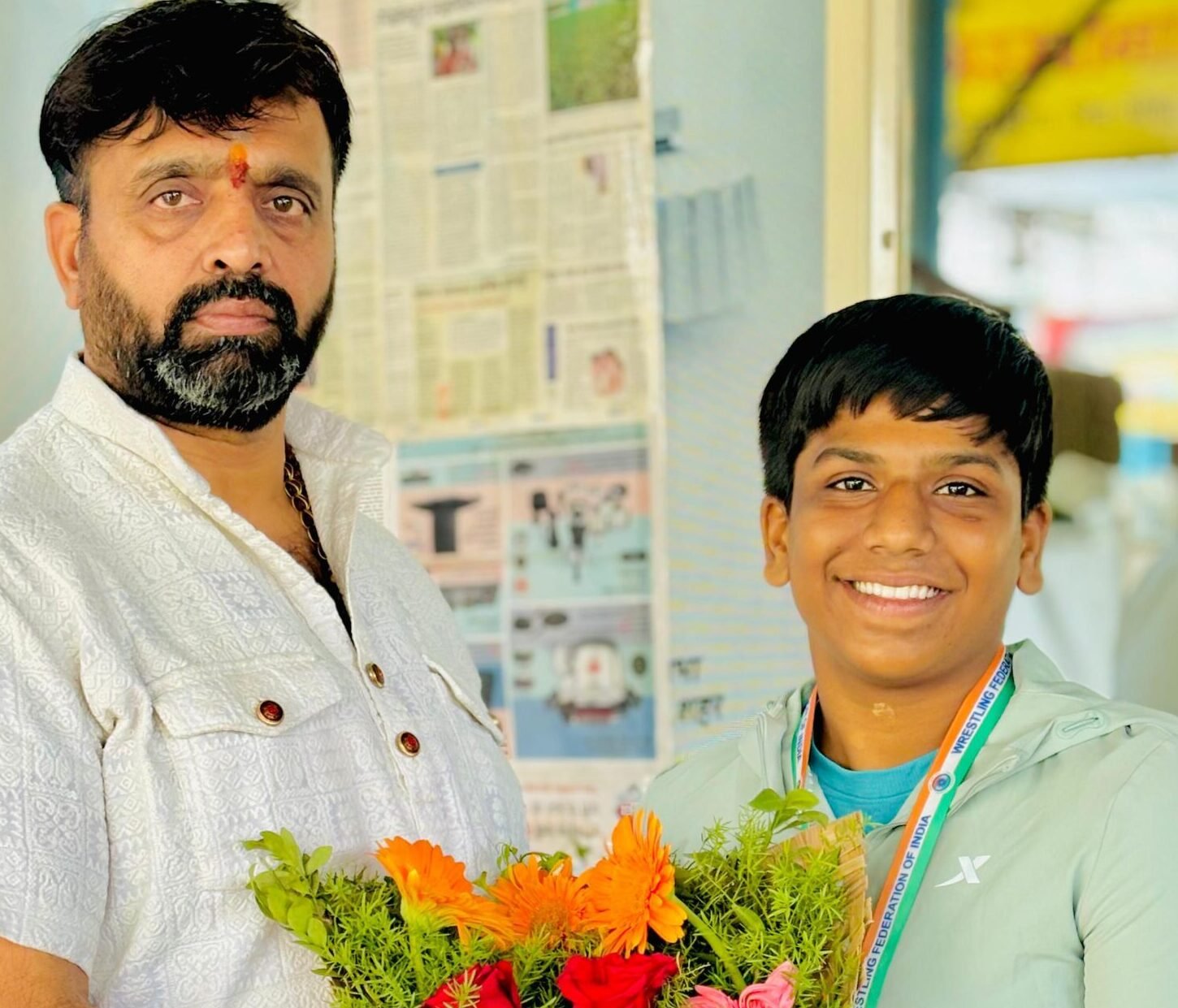 पाठीवरती हात ठेवून फक्त लढ म्हणा!