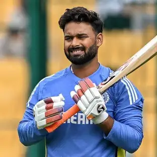 IPL लिलावात ऋषभ पंतने मोडला रेकॉर्ड, ठरला सर्वात महागडा खेळाडू!