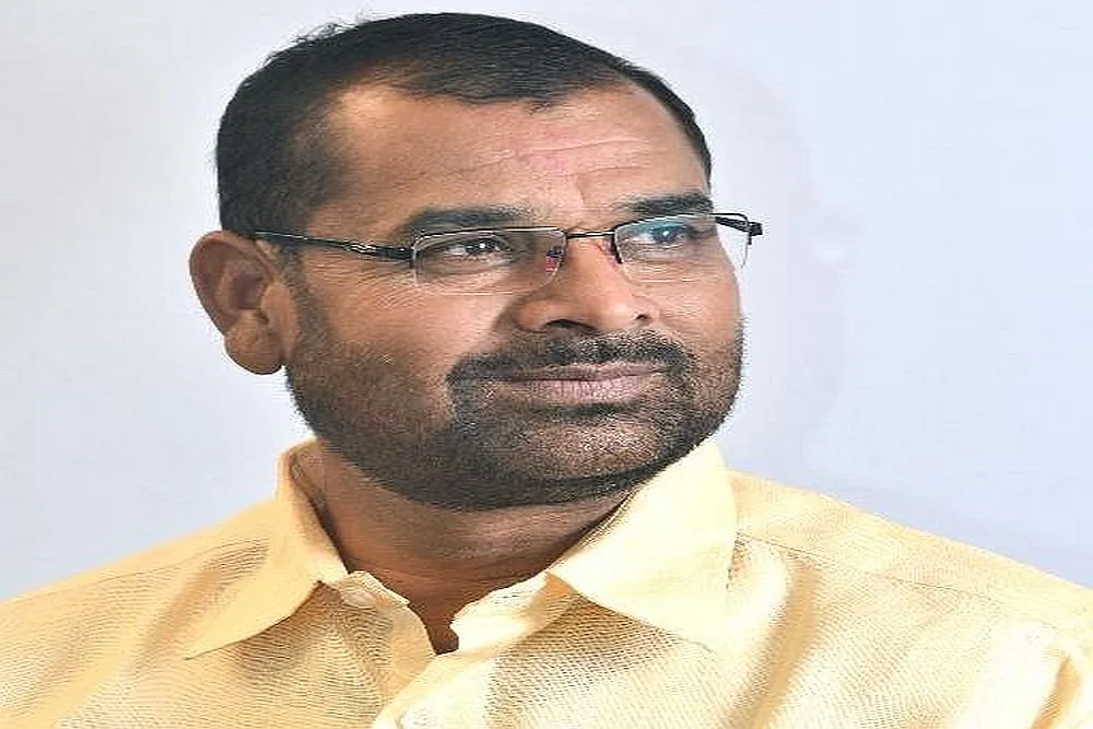 सदाभाऊ खोत यांच्यावर माफी मागण्याची नामुष्की