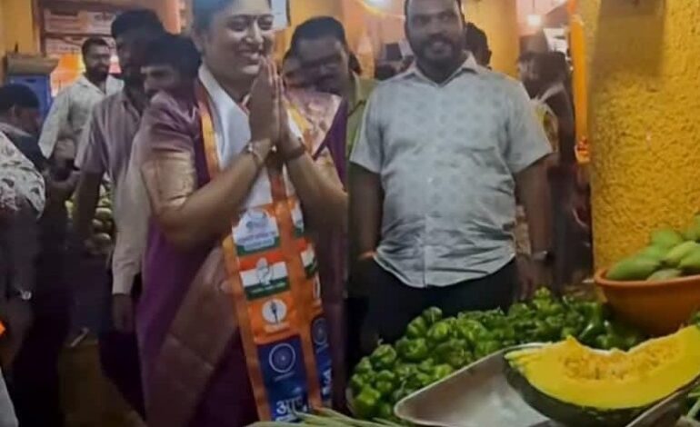 पिंपरी भाजी मंडईमध्ये दुमदुमला “रामकृष्ण हरी, वाजवा तुतारी”चा स्वर