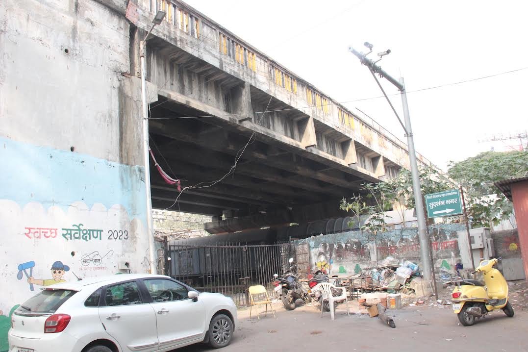 पुणे-मुंबई महामार्ग ते चिंचवडगाव पूल पाडणार