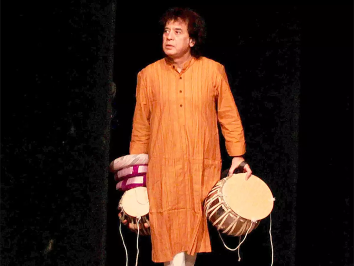 उस्ताद झाकीर हुसेन काळाच्या पडद्याआड