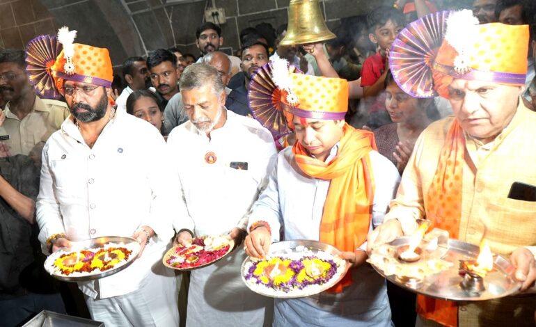 राज्यातील गो-संवर्धनासाठी पुण्यात ओंकारेश्वराची महाआरती !