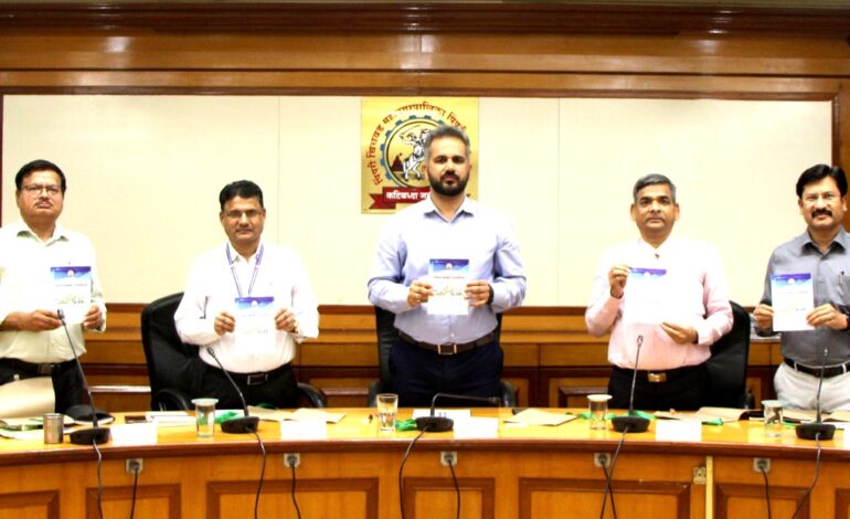 क्लायमेट बजेट मार्गदर्शक पुस्तिकेचे आयुक्त शेखर सिंह यांच्या हस्ते प्रकाशन