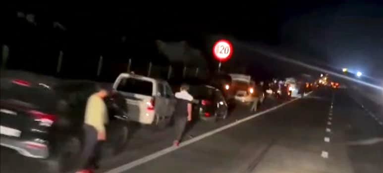 समृद्धी महामार्गावर एकाच वेळी 50 ते 60 वाहनं पंक्चर!