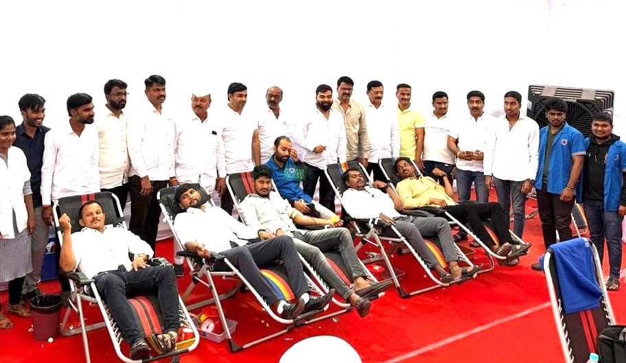 स्व. प्रशांत उर्फ पिंटू विनोदे प्रतिष्ठान आयोजित शिबिरात विक्रमी ५२० जणांचे रक्तदान