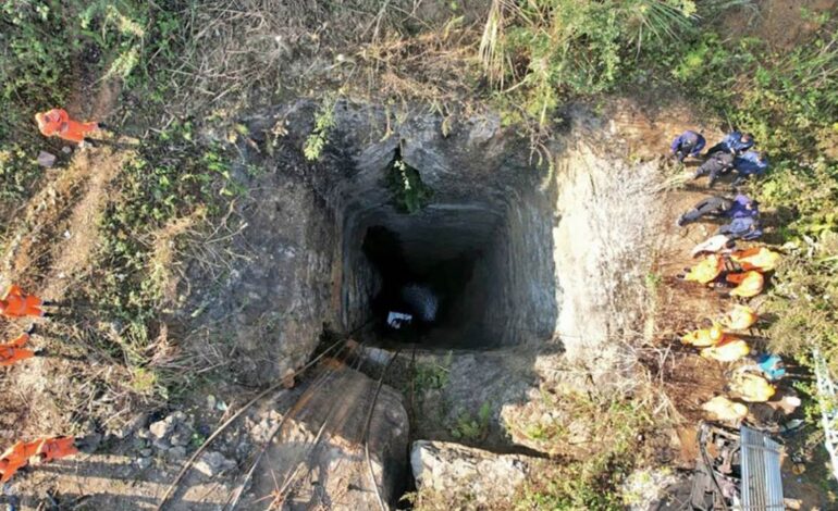 खाणीत अडकलेल्यांपैकी एकाचा मृतदेह सापडला