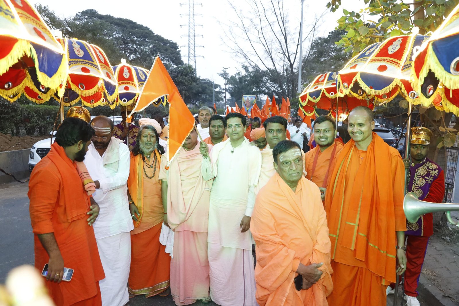 वीरशैव समाजाच्या ७५ शिवाचार्यांनी केली महाआरती