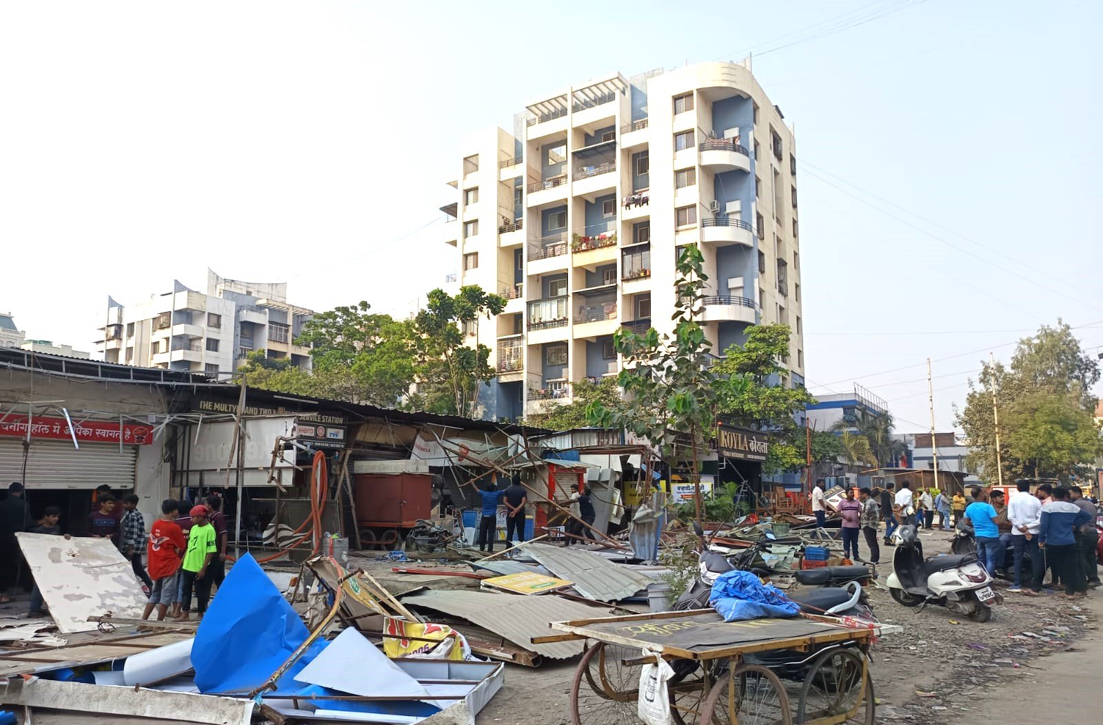 वाकड दत्त मंदिर रस्तारुंदीकरणाची पोलिस बंदोबस्तात कारवाई!