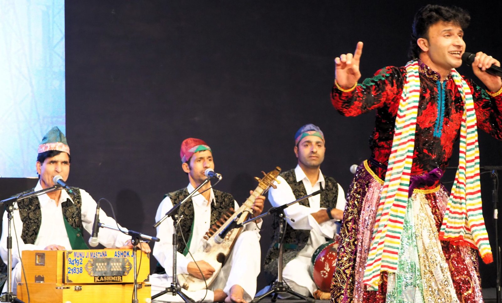 पिंपरी चिंचवडमध्ये घडला काश्मीर आणि महाराष्ट्राच्या कलांचा संगम!