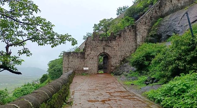 छत्रपती शिवाजी महाराज यांच्या १२ गड-किल्ल्यांना नामांकन!