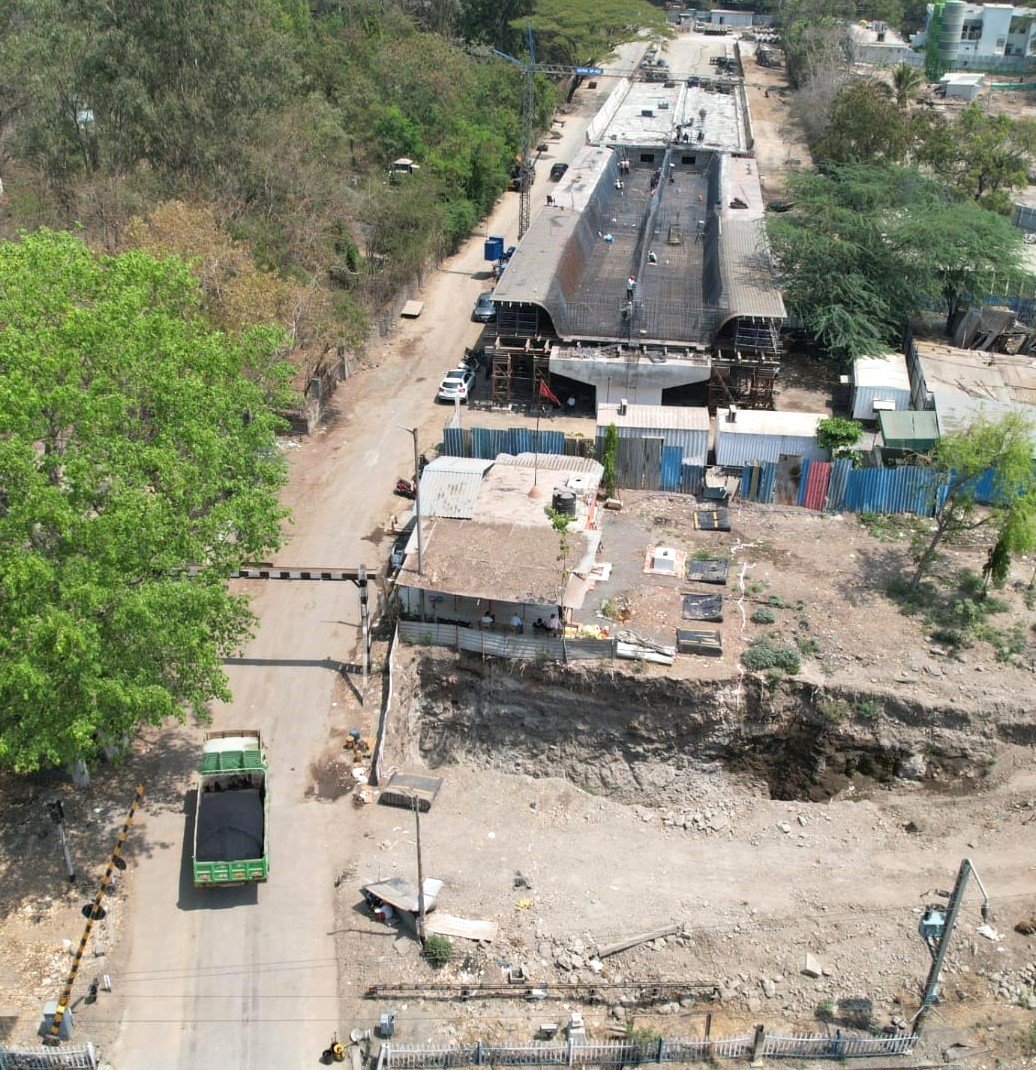 पिंपरी डेअरी फार्म येथील उड्डाणपुलाचे काम संथगतीने!