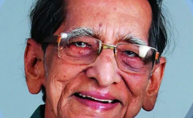 ज्येष्ठ व्यंगचित्रकार शि.द. फडणीस यांना डॉ. डी.वाय. पाटील जीवन गौरव पुरस्कार जाहीर!