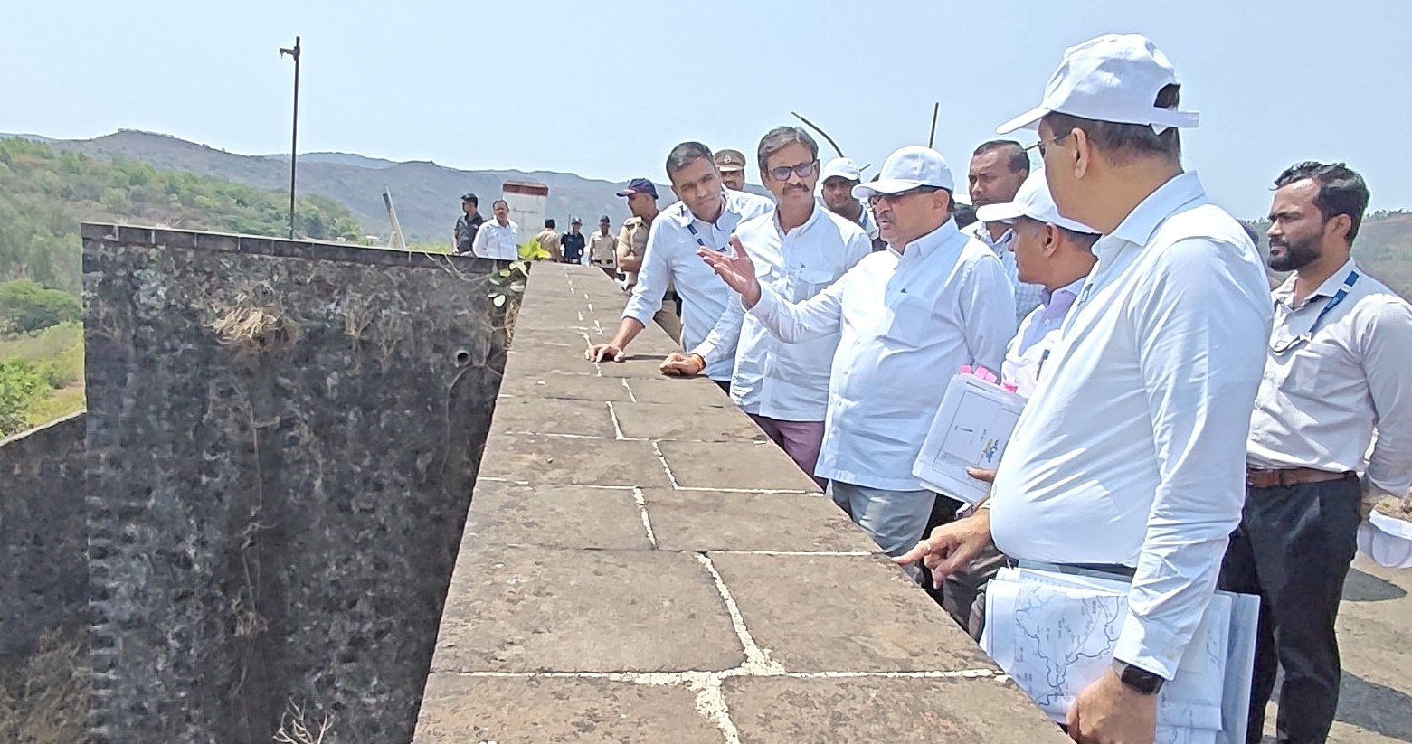 पानशेत व वरसगाव धरणातील गाळ काढण्याच्या दृष्टीने सर्वेक्षण करावे :राधाकृष्ण विखे-पाटील
