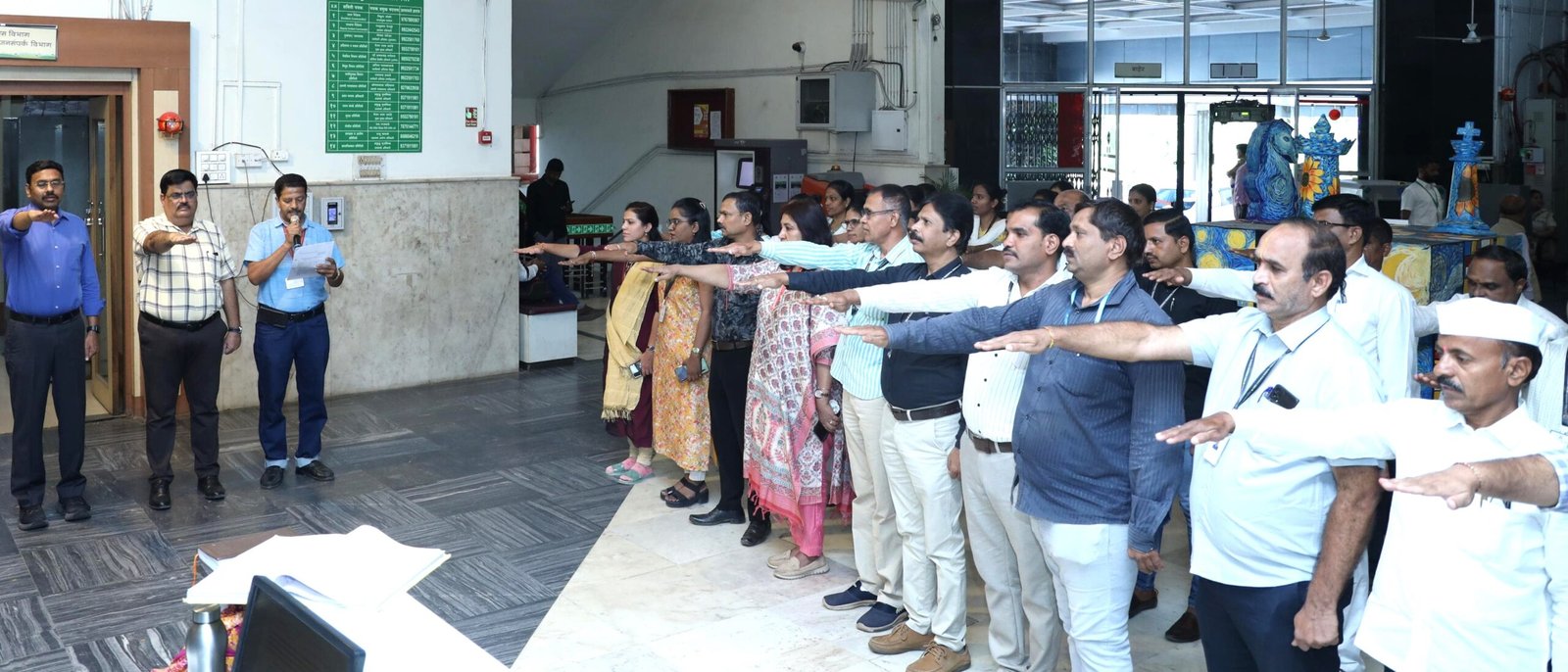 पिंपरी चिंचवड पालिकेच्या कर्मचाऱ्यांनी घेतली सेवा हक्क दिनानिमित्त शपथ!