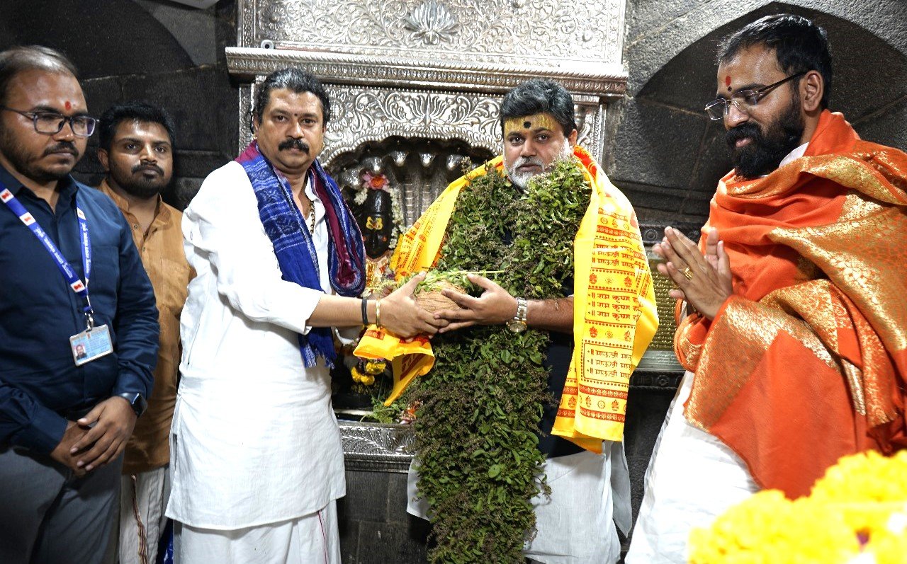 ज्ञानेश्वरी ग्रंथ छपाईस १ कोटी रुपयांचा निधी देणार : उदय सामंत