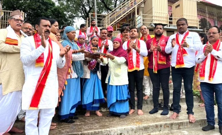 भाजपतर्फे गंगा पूजन आणि नदी घाट स्वच्छता अभियान!