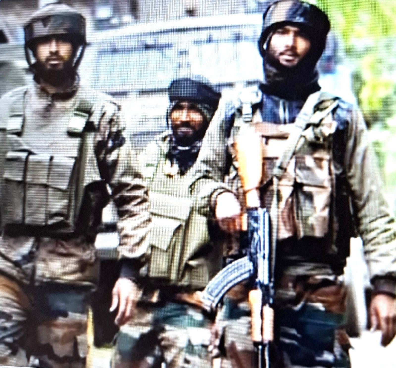 लष्कर एक तोयबाच्या तीन दहशतवाद्यांचा खात्मा!