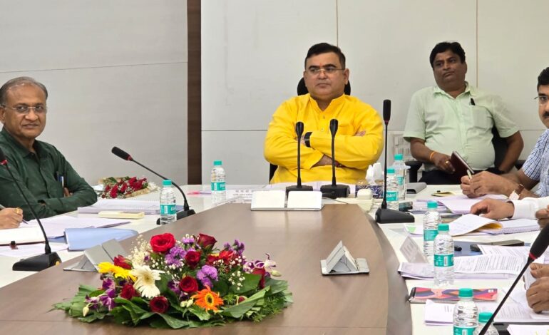 खाजगी बाजार व थेट बाजारांच्या सुविधांची तपासणी करावी : जयकुमार रावल
