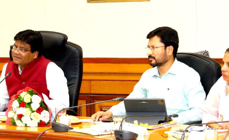 सफाई कर्मचाऱ्यांचे प्रश्न सोडवण्यासाठी पालिका प्रशासनाने पुढाकार घ्यावा!