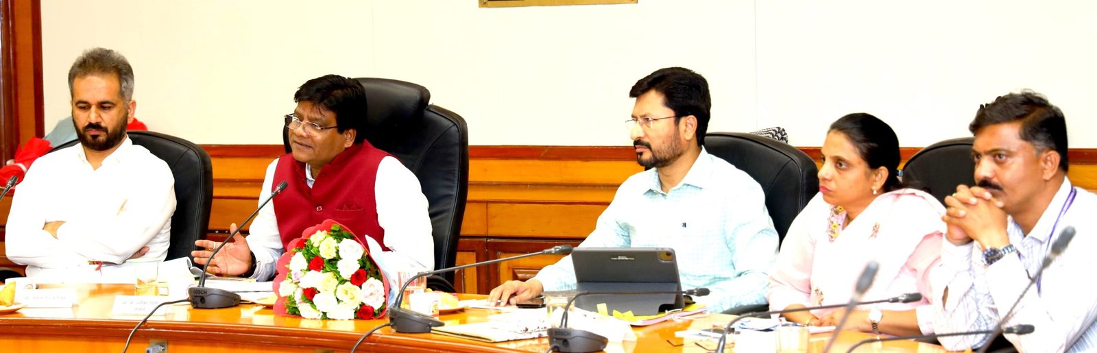 सफाई कर्मचाऱ्यांचे प्रश्न सोडवण्यासाठी पालिका प्रशासनाने पुढाकार घ्यावा!