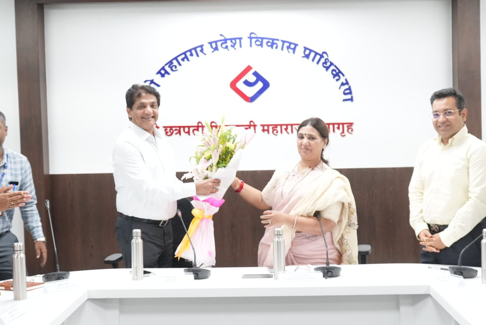 वाहतूक कोंडीमुळे पुणेकर हैराण !