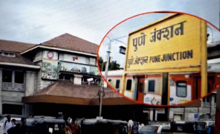 पुण्यात नामांतरावरून लागलेल्या बॅनरवर संताप; खासदार कुलकर्णी यांना रडू कोसळले!