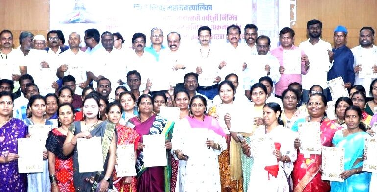‘घर घर संविधान’ कार्यक्रमांतर्गत घरोघरी संविधान उद्देशिकांचे वाटप !